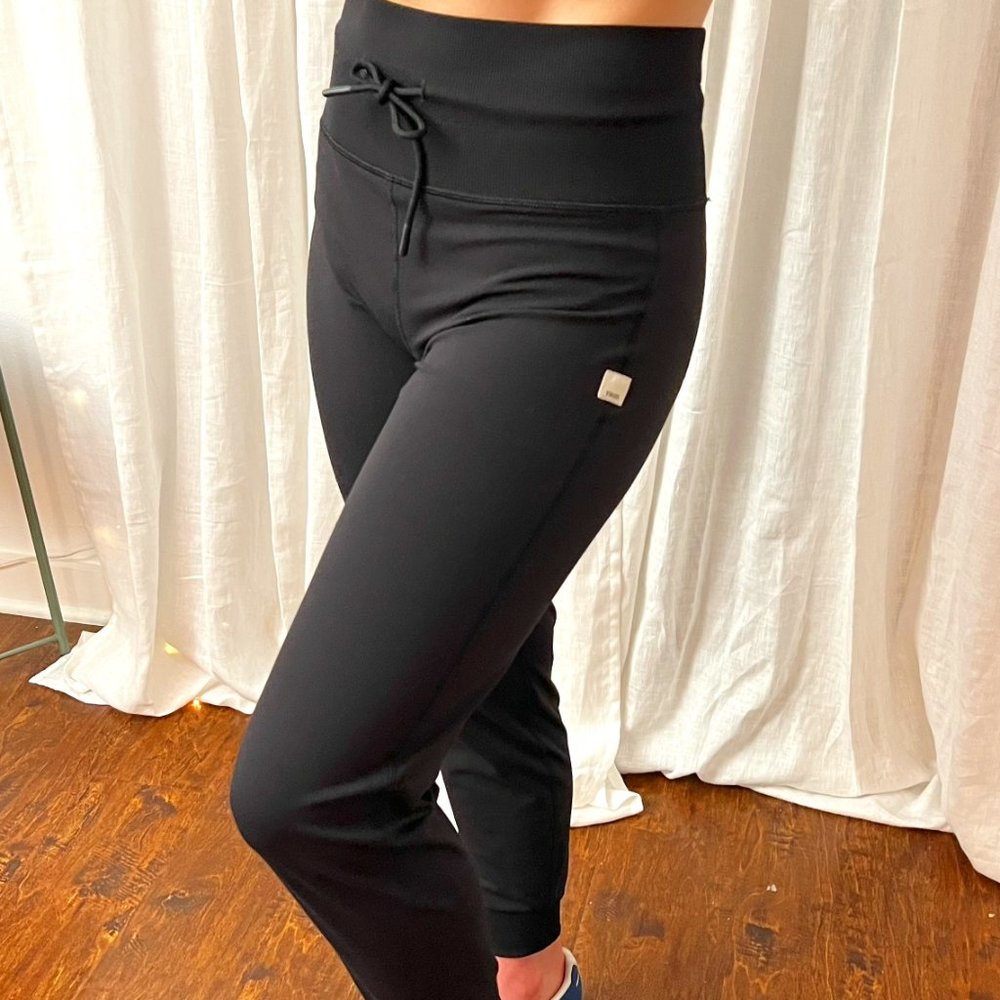 Vuori Daily Joggers Sz S in Black; NWOT